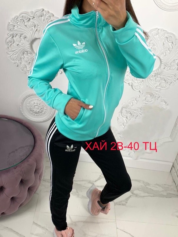 девушки в спортивном костюме adidas красный,женский спортивный костюм,спортивный костюм женский адидас 2022,женский спортивный костюм адидас,модные спортивные костюмы