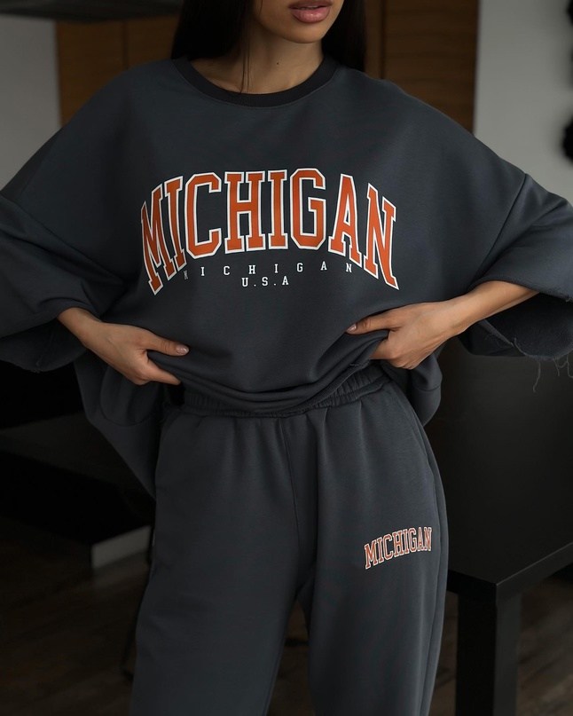 модные повседневные спортивные костюмы на девушек,спортивный костюм,стильная одежда,модная одежда