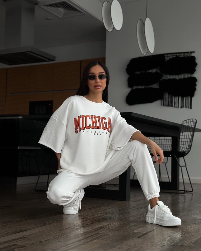 модные повседневные спортивные костюмы на девушек,спортивный костюм,стильная одежда,модная одежда