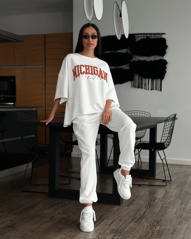 модные повседневные спортивные костюмы на девушек,спортивный костюм,стильная одежда,модная одежда