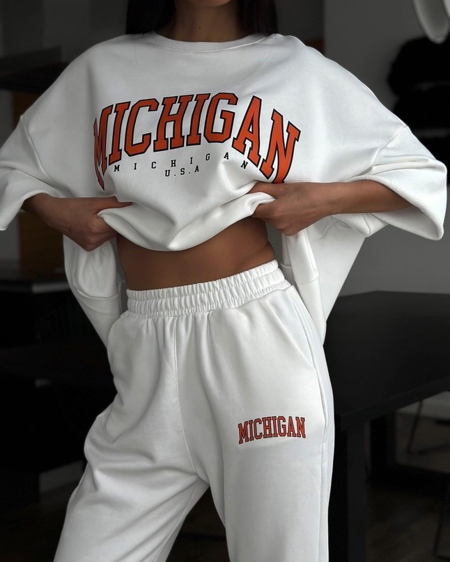 модные повседневные спортивные костюмы на девушек,спортивный костюм,стильная одежда,модная одежда