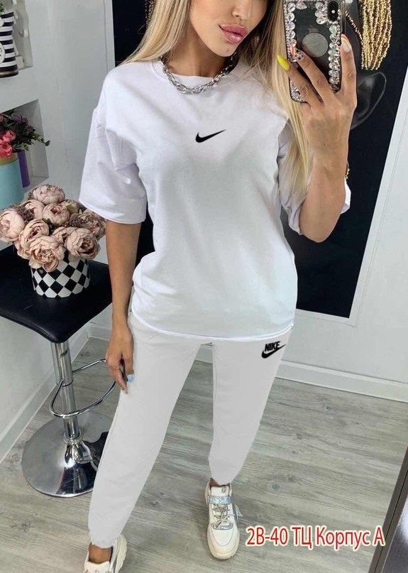 костюмы спортивные,модная одежда,,спортивная одежда