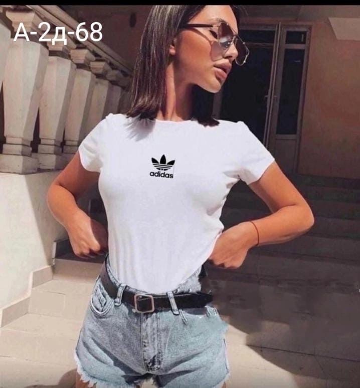 девушка в черной футболке,женские футболки,футболки женские летние,черная футболка женская,женская футболка белая