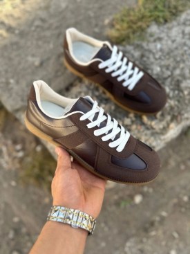 Кроссовки