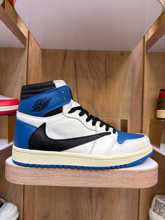 nike air jordan 1 retro high og,nike air jordan 1 retro high,air jordan 1 retro high og,nike air jordan 1 high travis scott x fragment,мужские кроссовки air jordan 1 retro high og
