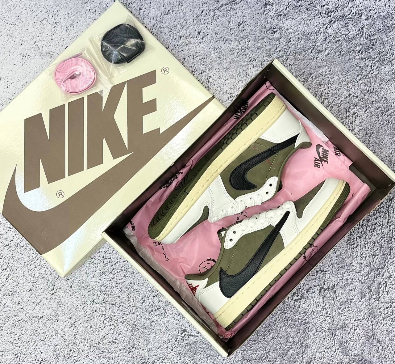 nike air jordan 1 low travis scott,air jordan 1 low travis scott,кроссовки nike air jordan 1 low travis scott,nike air jordan 1 low travis scott reverse mocha,кроссовки travis scott x air jordan 1 low