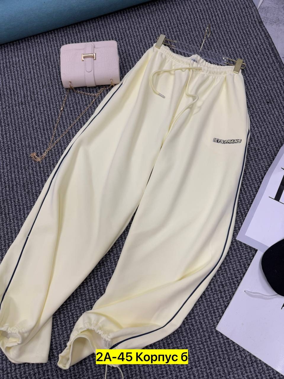 брюки спортивные,спортивные женские брюки,широкие спортивные брюки,брюки в спортивном стиле,спортивные штаны