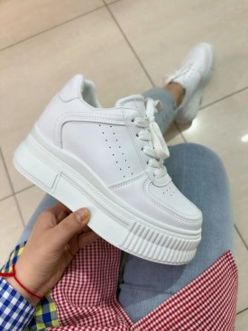Кроссовки
