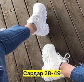 Кроссовки