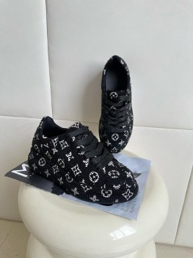 Кроссовки