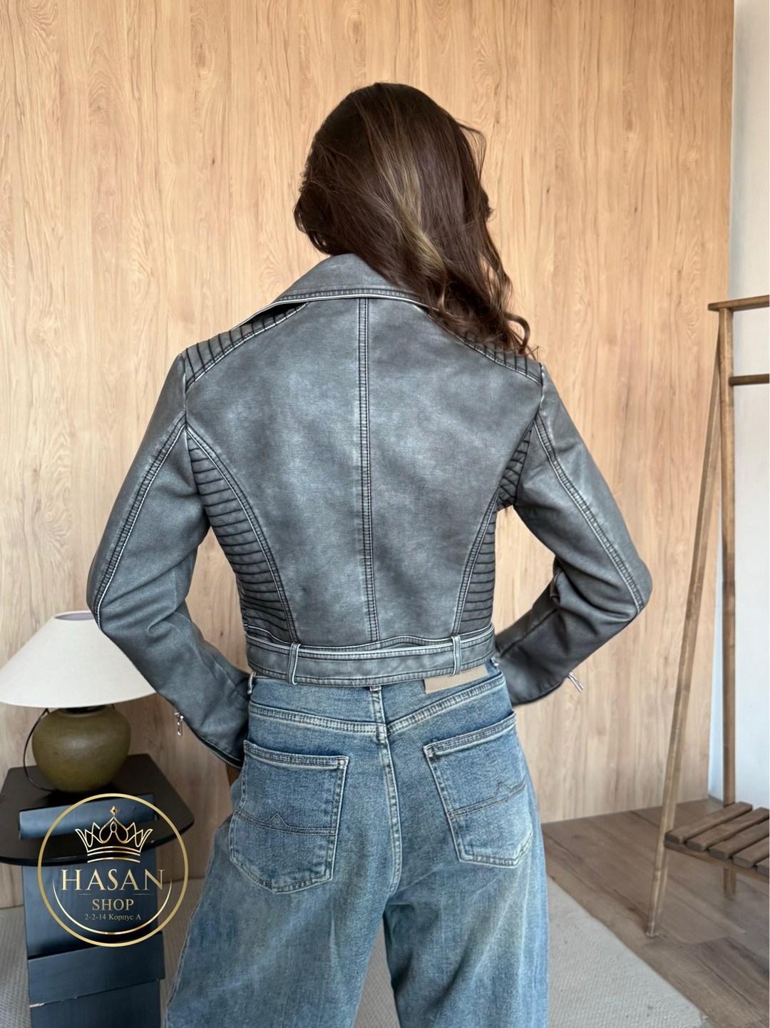 кожаная куртка,джинсы модные,женская кожаная куртка,мода модная