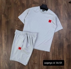 Костюм