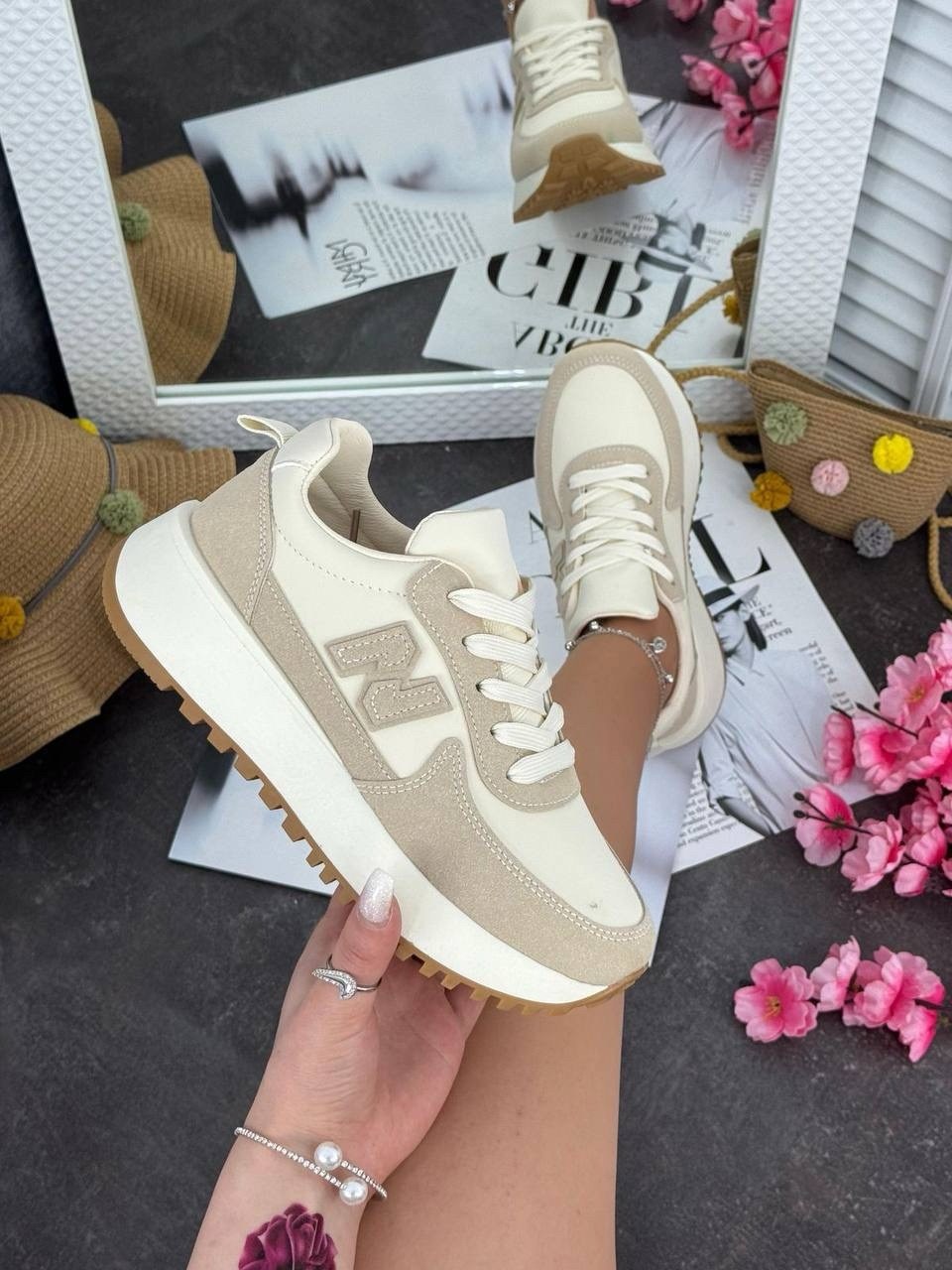 женские кроссовки,,женская ,кроссовки модные,бежевые кроссовки