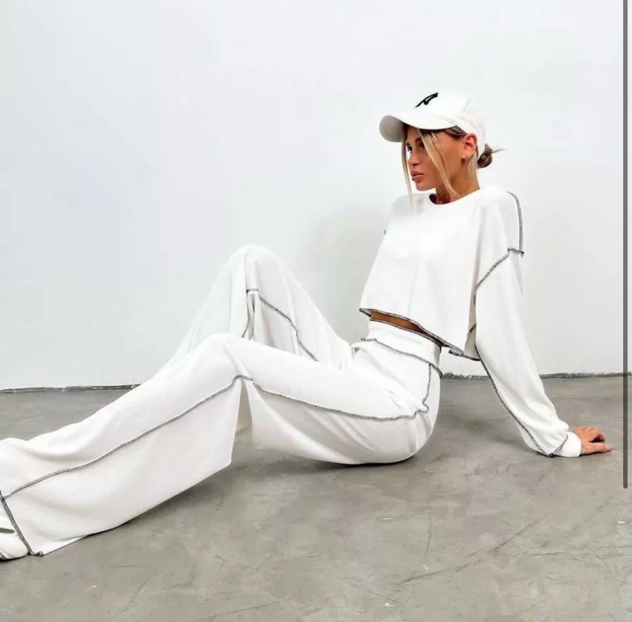 брюки свободного кроя,женские брюки клеш с высокой посадкой,костюм с брюками палаццо,костюм с брюками,стильные костюмы