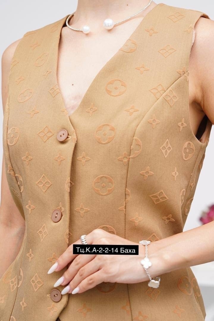 женские брючные костюмы,костюм с брюками,бежевый костюм,брючный костюм с жилетом,бежевый брючный костюм