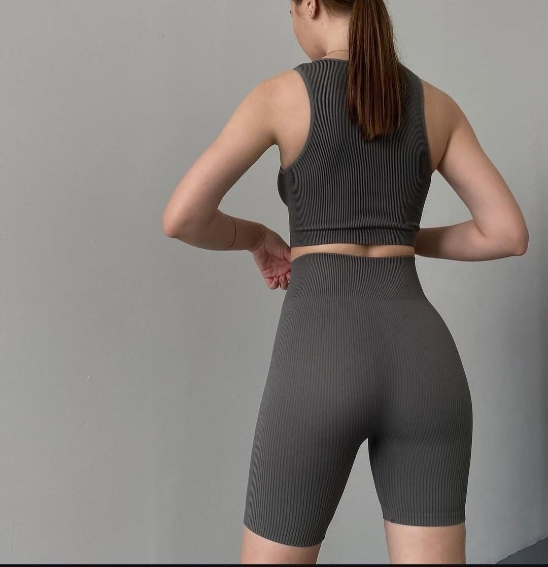 спортивное женское тело,одежда для фитнеса,велосипедки спортивные,велосипедки спортивные женские,женские велосипедки в рубчик