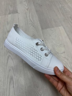 Кроссовки