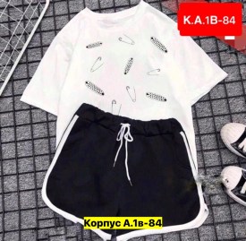 Костюм