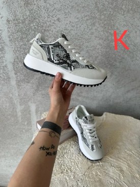 Кроссовки