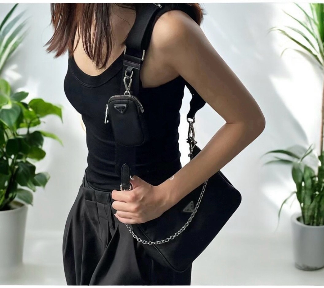 сумка прада черная нейлон,сумка прада re edition 2005,сумка через плечо prada,prada re-edition 2005 shoulder bag,прада сумка женская