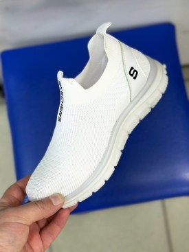 Кроссовки
