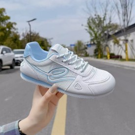 Кроссовки