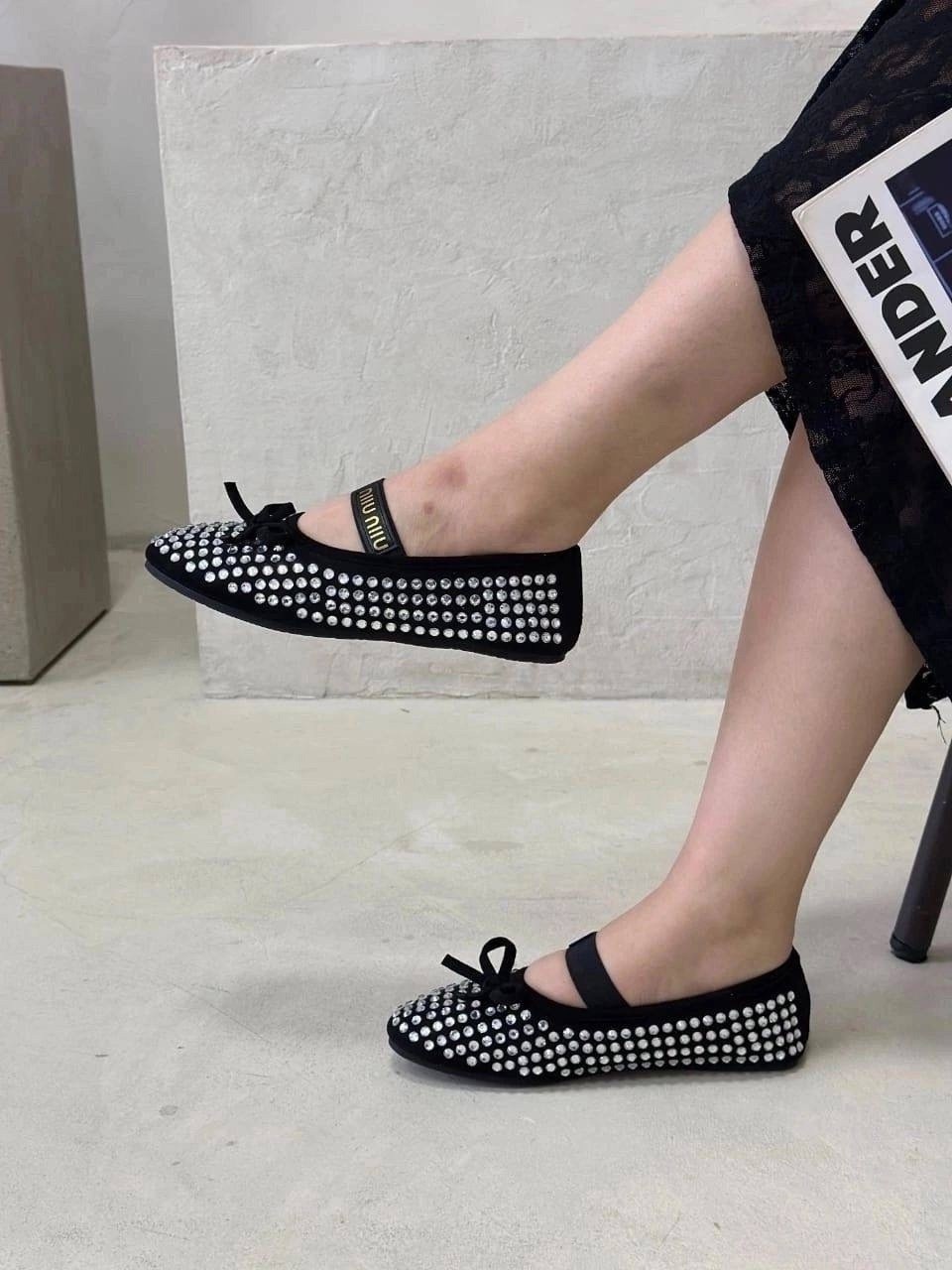,туфли на плоской подошве,балетки миу миу черные,стильные туфли,женская