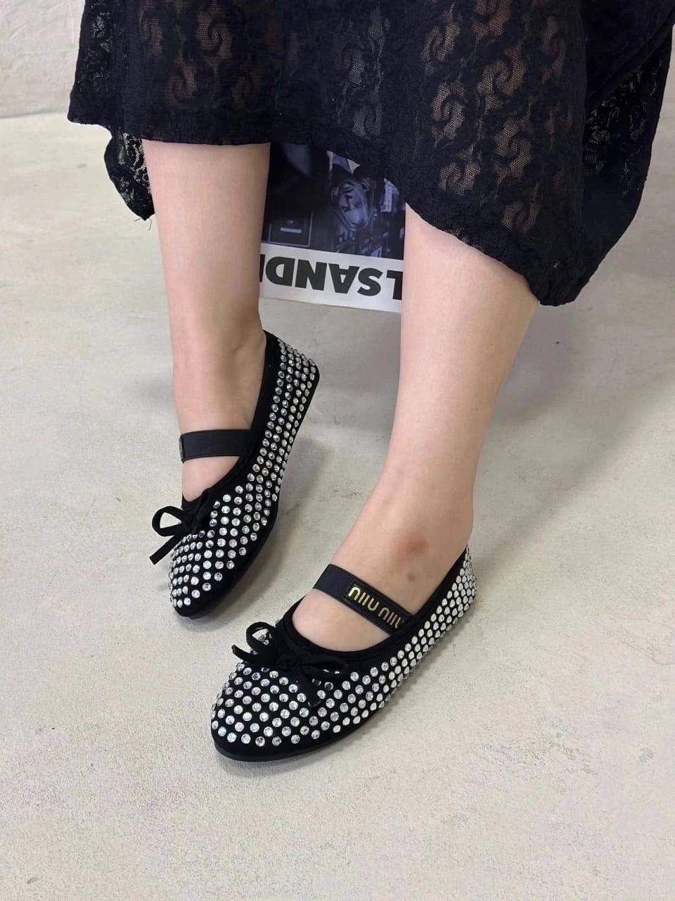 ,туфли на плоской подошве,балетки миу миу черные,стильные туфли,женская