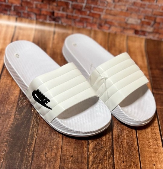 шлепанцы nike,шлепки найк мужские белые,белые шлепанцы nike benassi,шлепанцы найк,шлепки найк