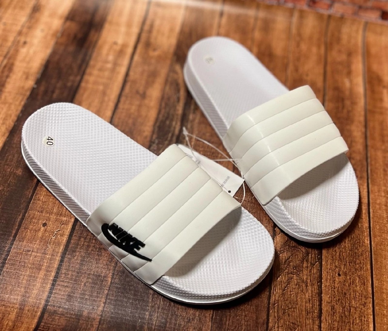 шлепанцы nike,шлепки найк мужские белые,белые шлепанцы nike benassi,шлепанцы найк,шлепки найк