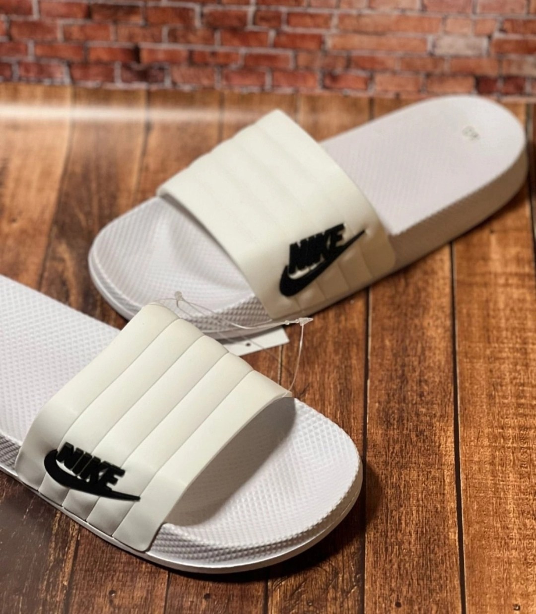шлепанцы nike,шлепки найк мужские белые,белые шлепанцы nike benassi,шлепанцы найк,шлепки найк