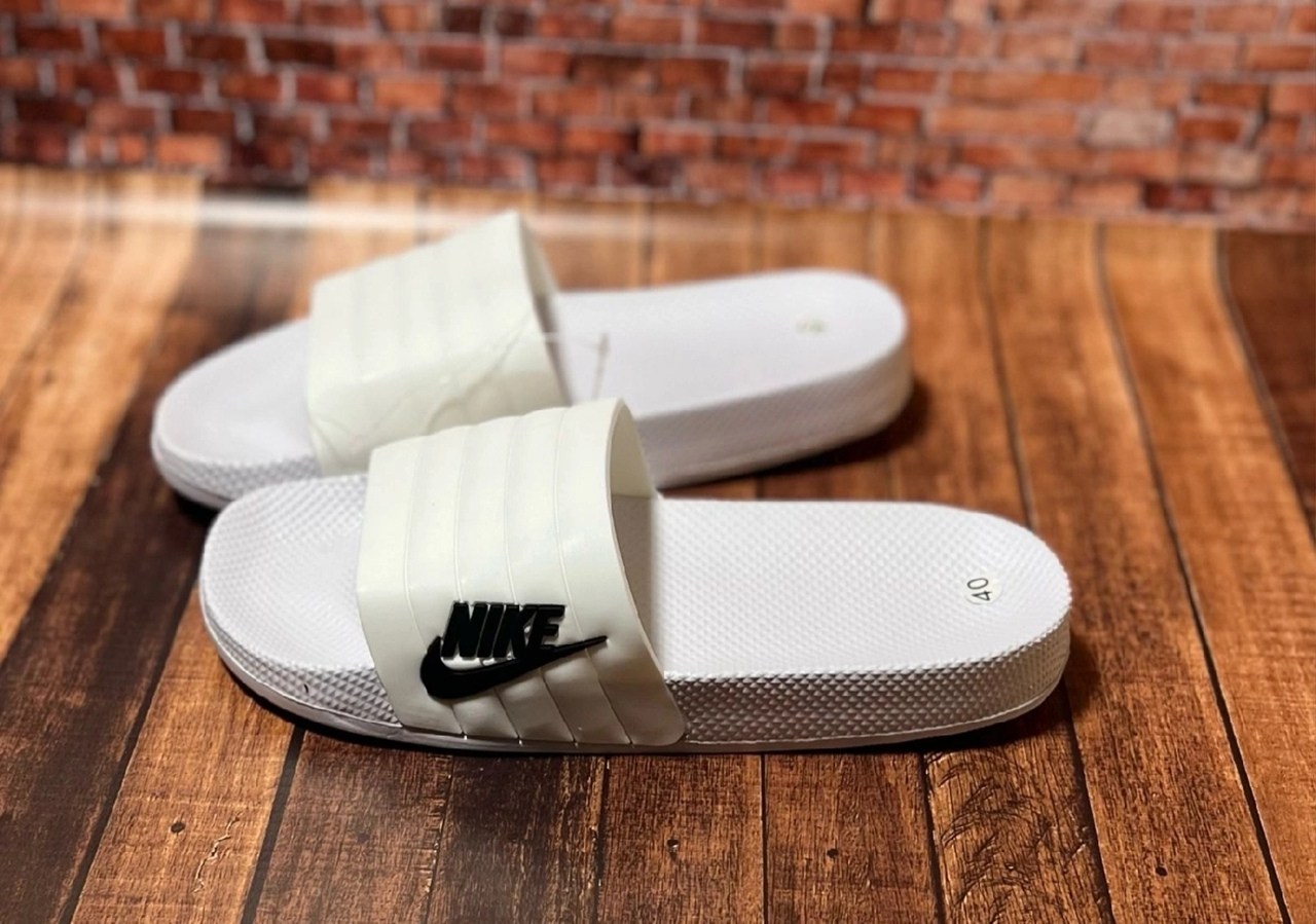 шлепанцы nike,шлепки найк мужские белые,белые шлепанцы nike benassi,шлепанцы найк,шлепки найк