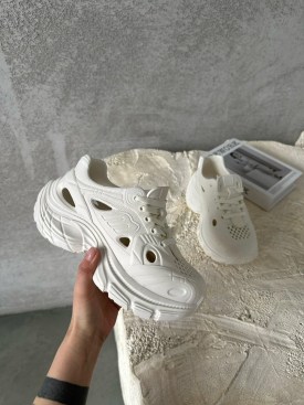 Кроссовки