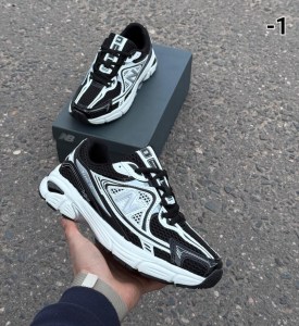Кроссовки