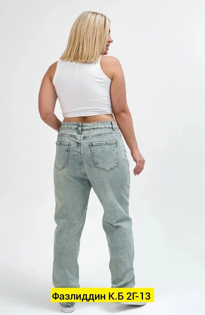 женские джинсы,джинсы бананы женские,джинсы бананы на полных девушках,джинсы средней ширины женские,джинсы мом женские