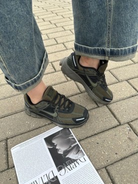 Кроссовки