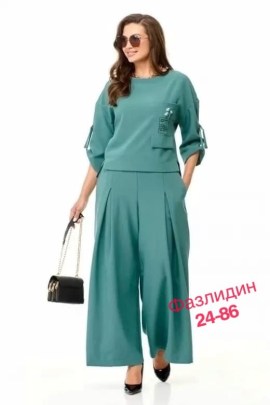 Костюм