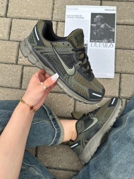 Кроссовки