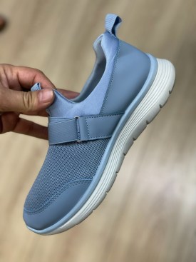 Кроссовки