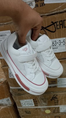 Кроссовки