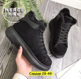 Кроссовки