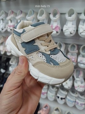 Кроссовки