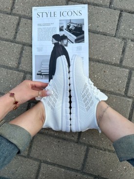 Кроссовки