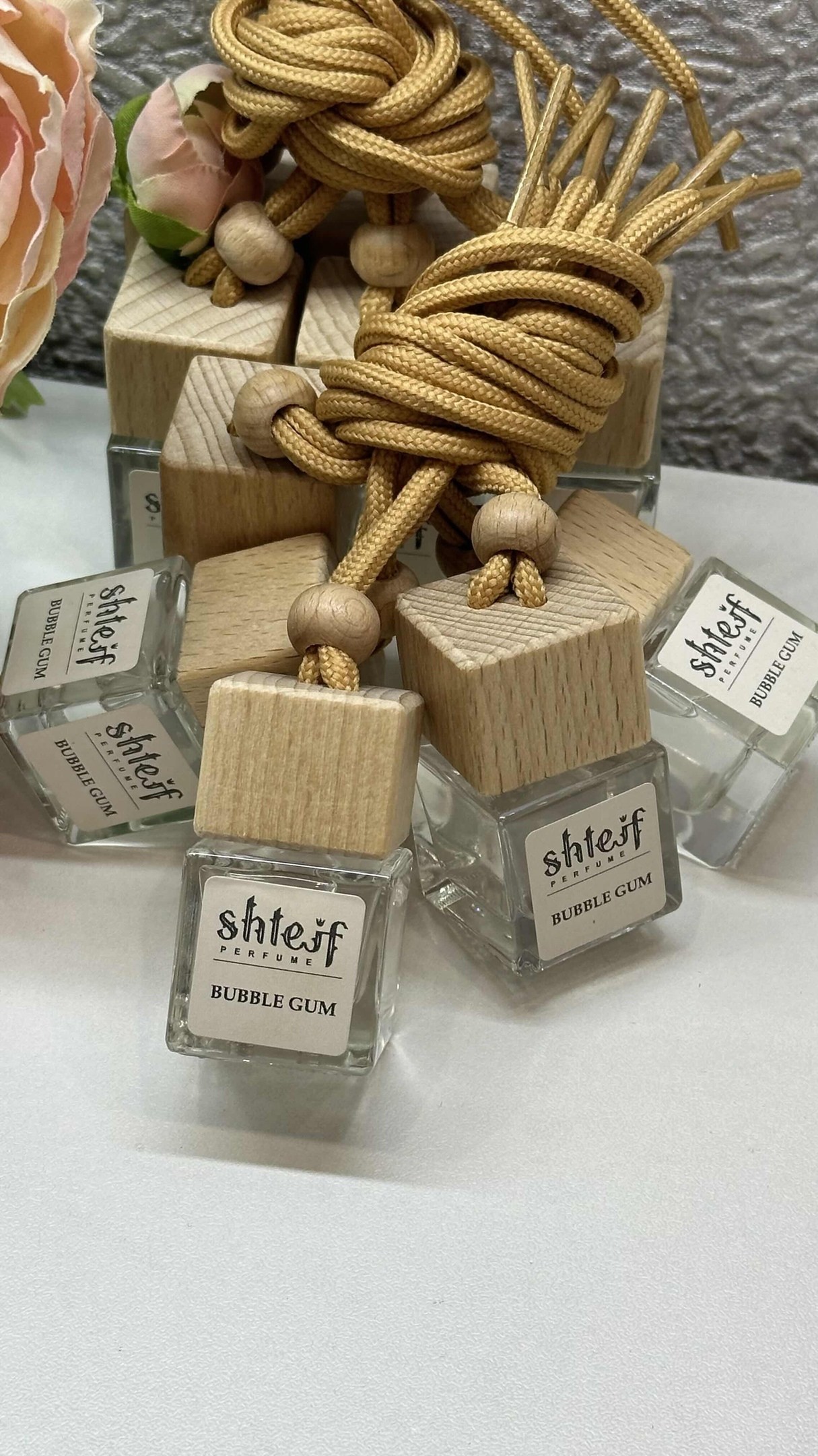 аромат,ароматизатор в автомобиль,ароматизатор автомобильный,ароматизатор в машина,автопарфюм ароматизатор