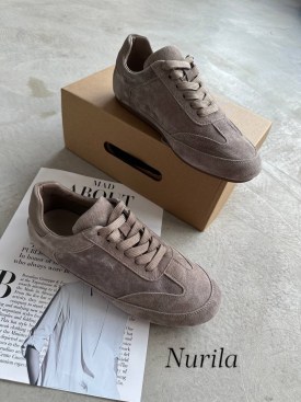 Кроссовки
