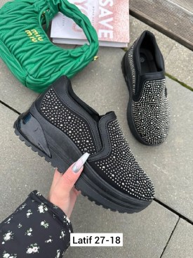 Кроссовки