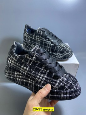 Кроссовки