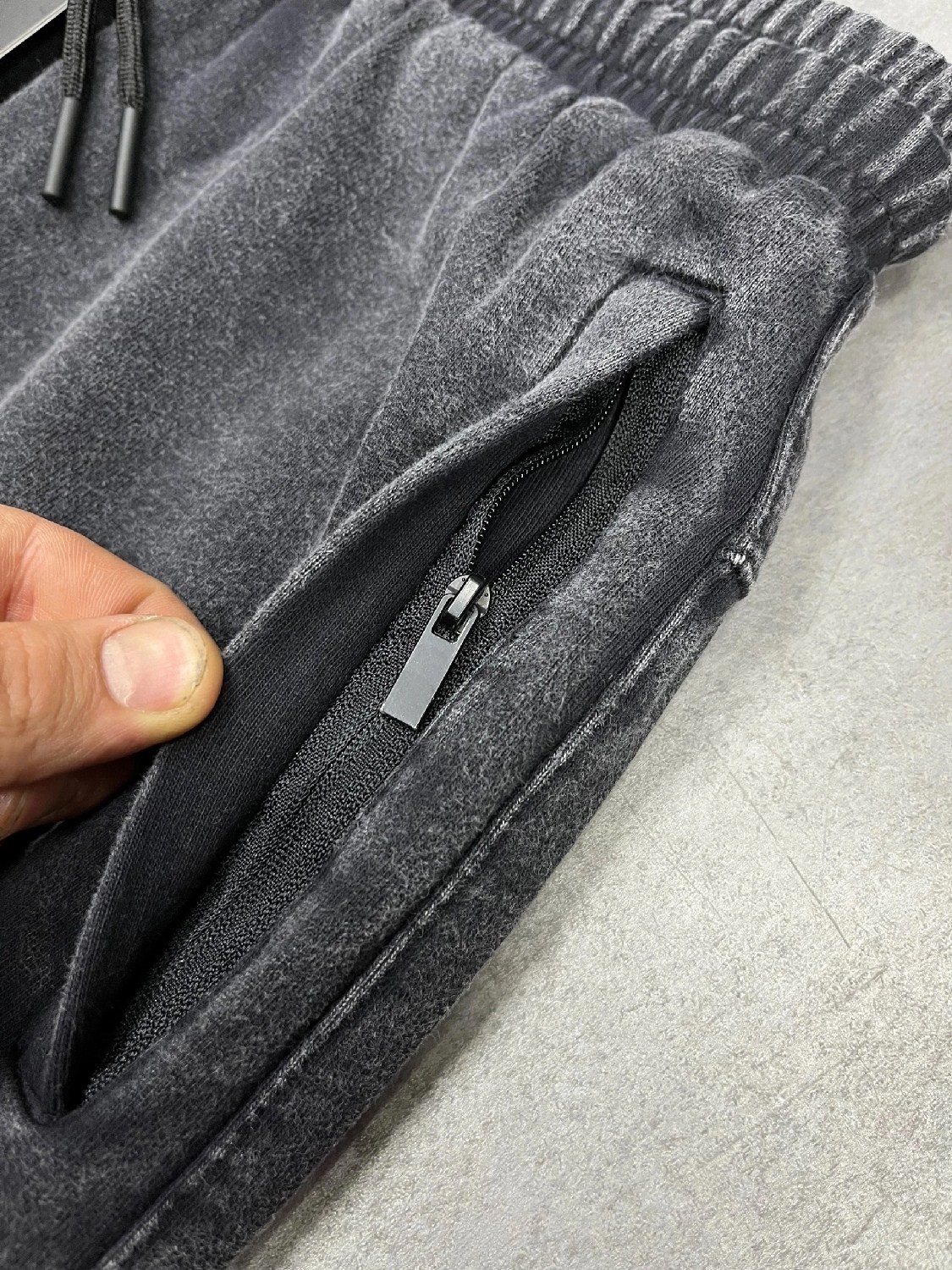 мужские джинсы,спортивные штаны томми хилфигер,мужская мода,спортивный штаны,повседневные брюки