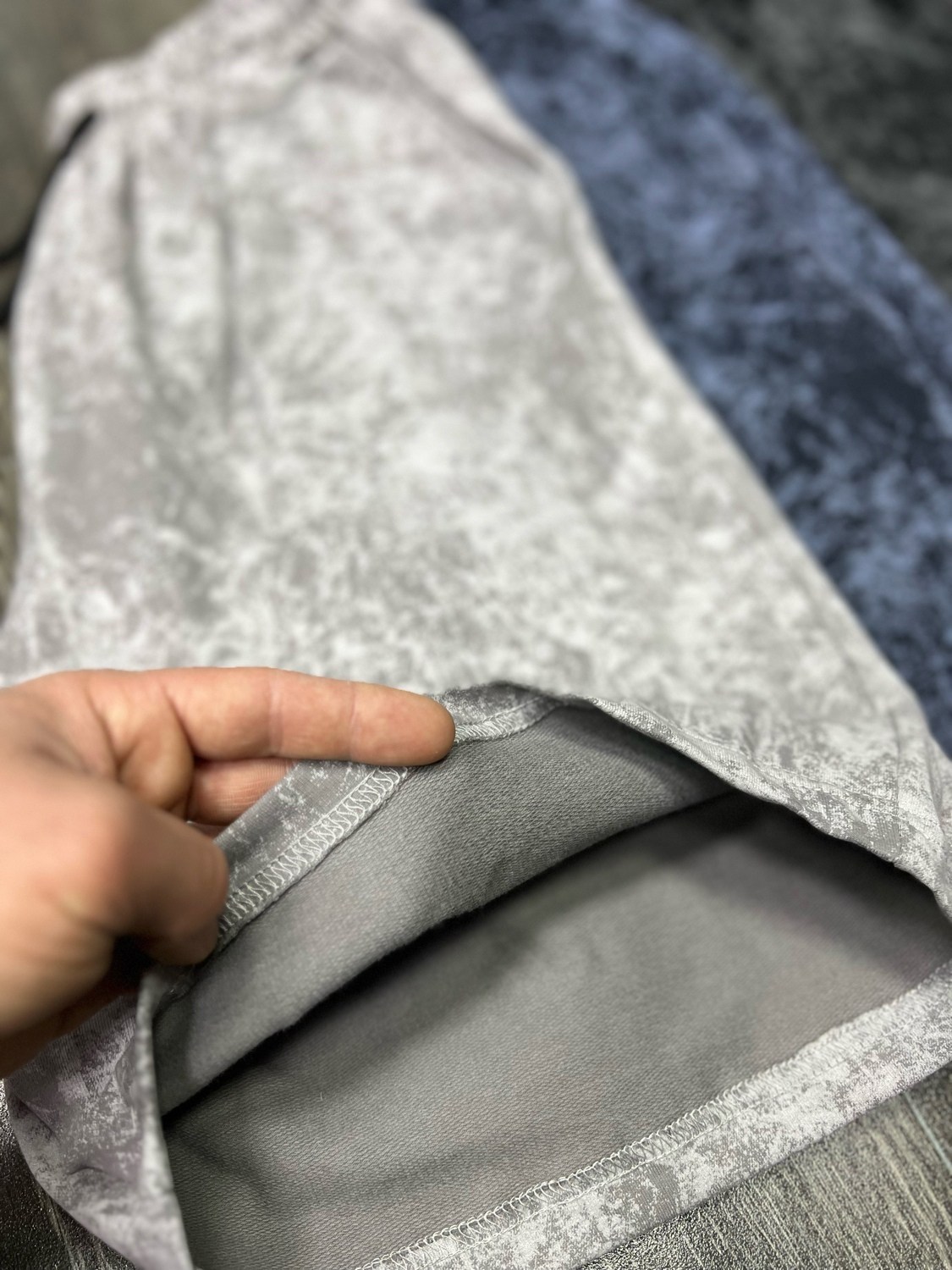 велюр,ткань из мрамора,велюровые джоггеры,пижама брюки,бархат