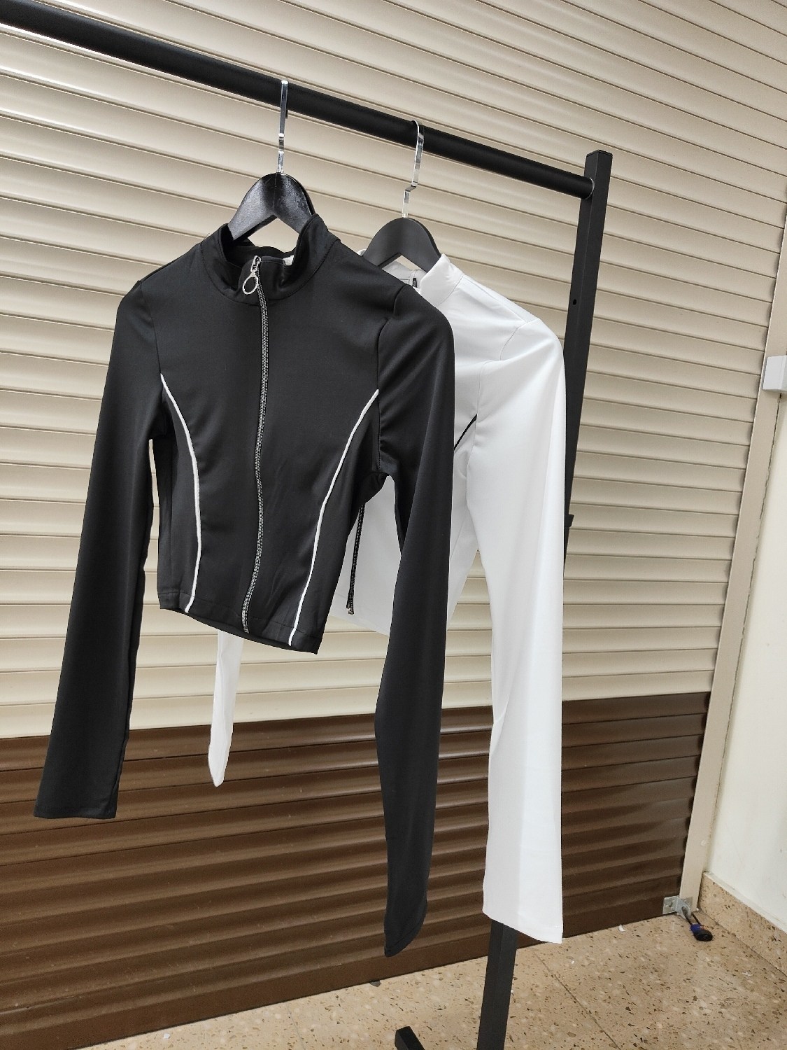 костюм женский,кроп топ на молнии с длинными рукавами,укороченная куртка,куртка на молнии,